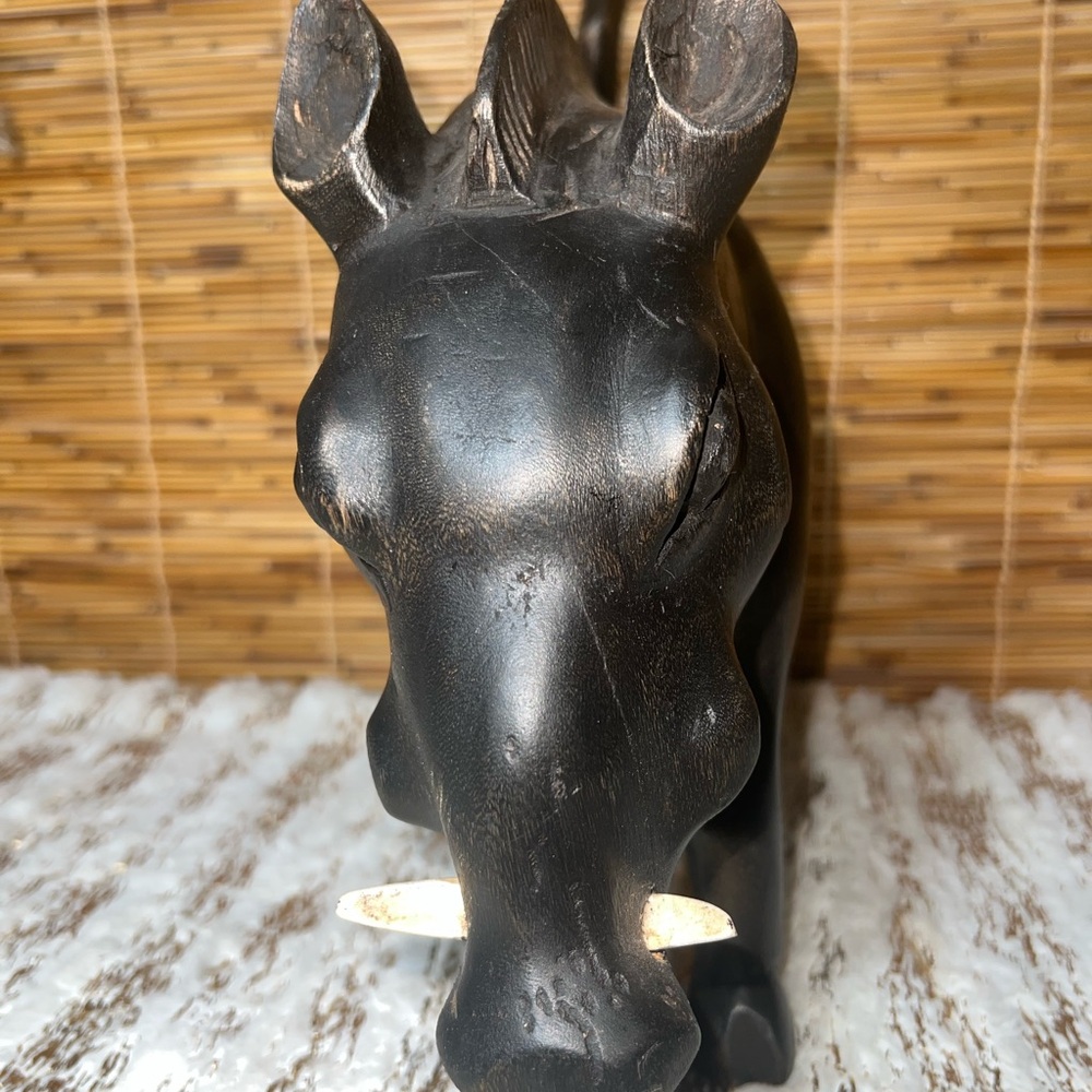 Hand-carved ebony wood boar sculpture - Picture 7 of 11